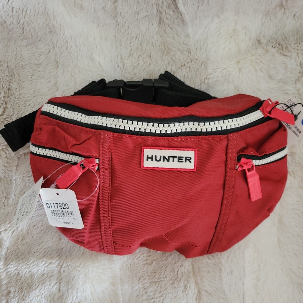 NWT. Hunter Red Belt Body Bag